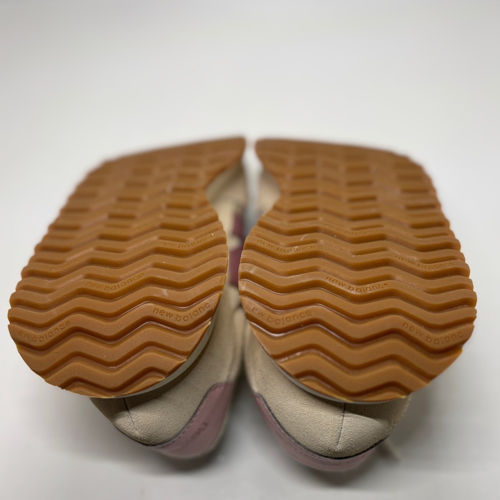 New Balance 237 Women's Cream and Pink Sneakers size 6.5 - Picture 9 of 10